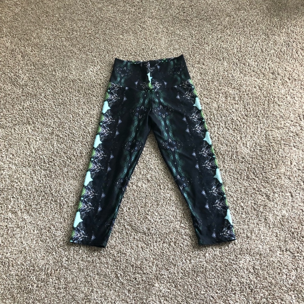 Aqua Burns Crop Leggings